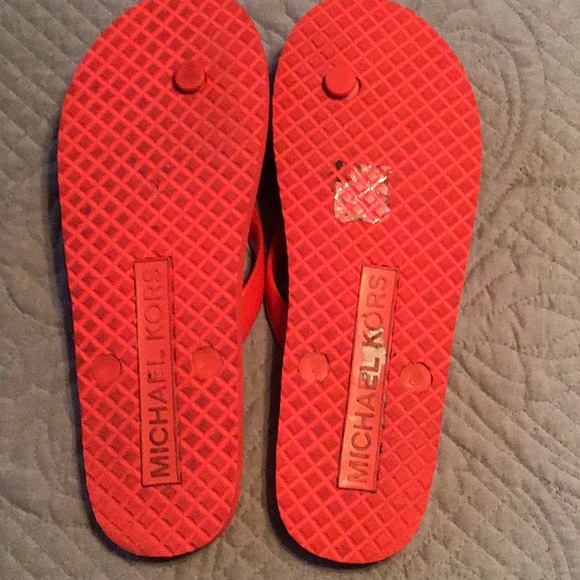 Michael kors rubber flip flop thong sandals. - Picture 4 of 4